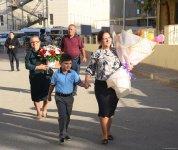 Yeni tədris ilində birincilərin həyəcanı (FOTOREPORTAJ)