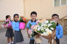 Yeni tədris ilində birincilərin həyəcanı (FOTOREPORTAJ)