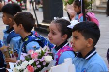 Yeni tədris ilində birincilərin həyəcanı (FOTOREPORTAJ)