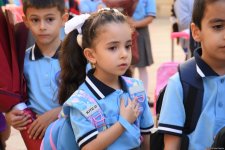 Yeni tədris ilində birincilərin həyəcanı (FOTOREPORTAJ)