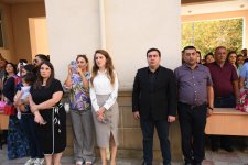 Yeni tədris ilində birincilərin həyəcanı (FOTOREPORTAJ)