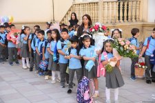 Yeni tədris ilində birincilərin həyəcanı (FOTOREPORTAJ)