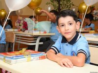 Yeni tədris ilində birincilərin həyəcanı (FOTOREPORTAJ)