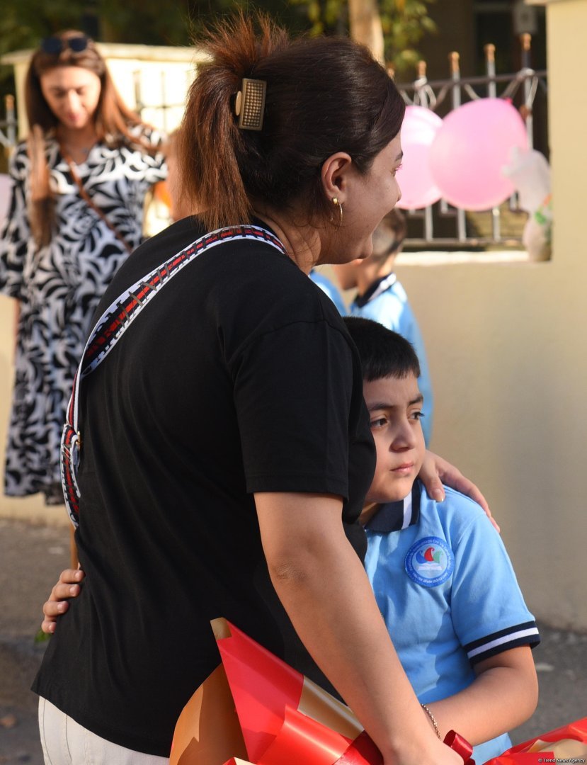 Yeni tədris ilində birincilərin həyəcanı (FOTOREPORTAJ)