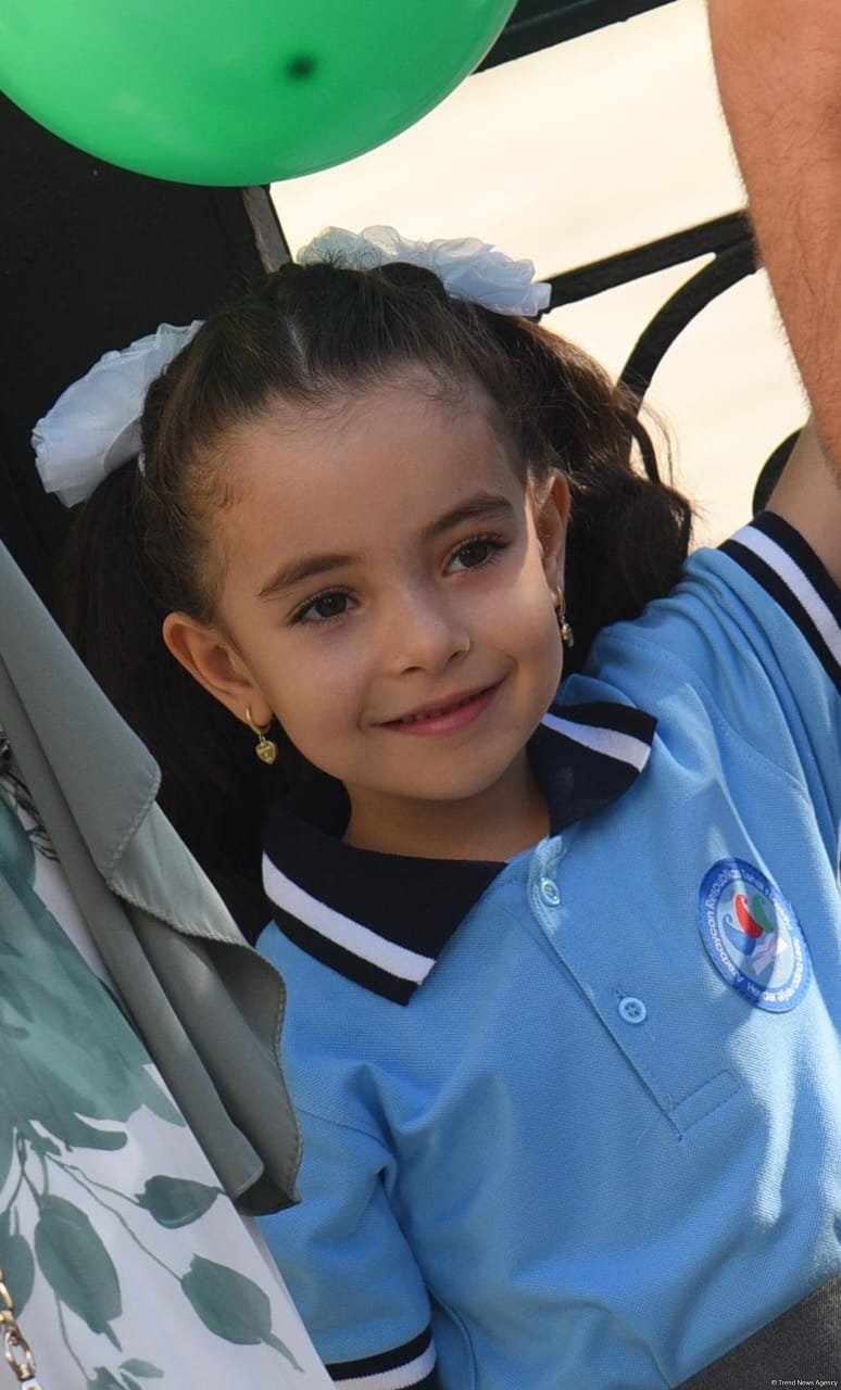 Yeni tədris ilində birincilərin həyəcanı (FOTOREPORTAJ)
