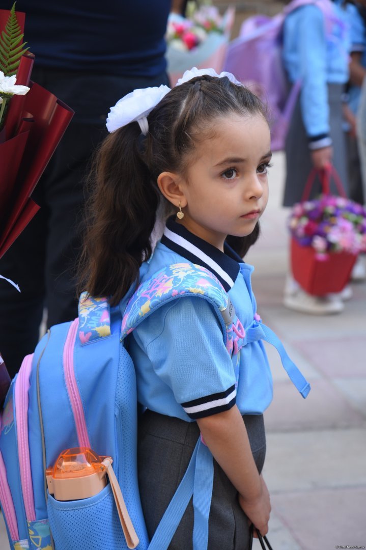 Yeni tədris ilində birincilərin həyəcanı (FOTOREPORTAJ)