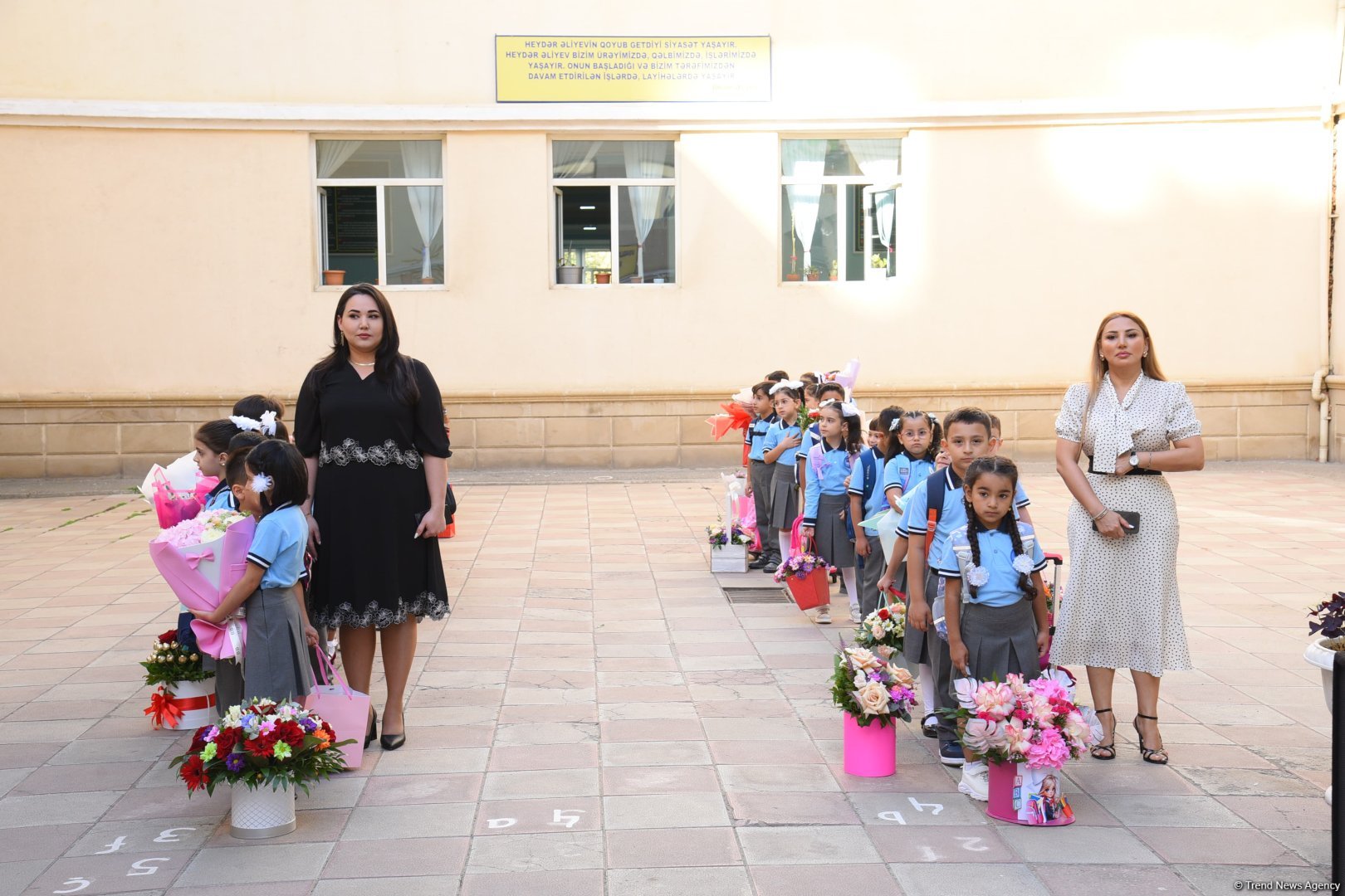 Yeni tədris ilində birincilərin həyəcanı (FOTOREPORTAJ)