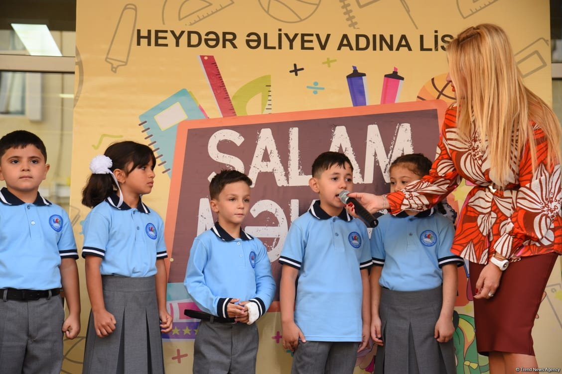 Yeni tədris ilində birincilərin həyəcanı (FOTOREPORTAJ)