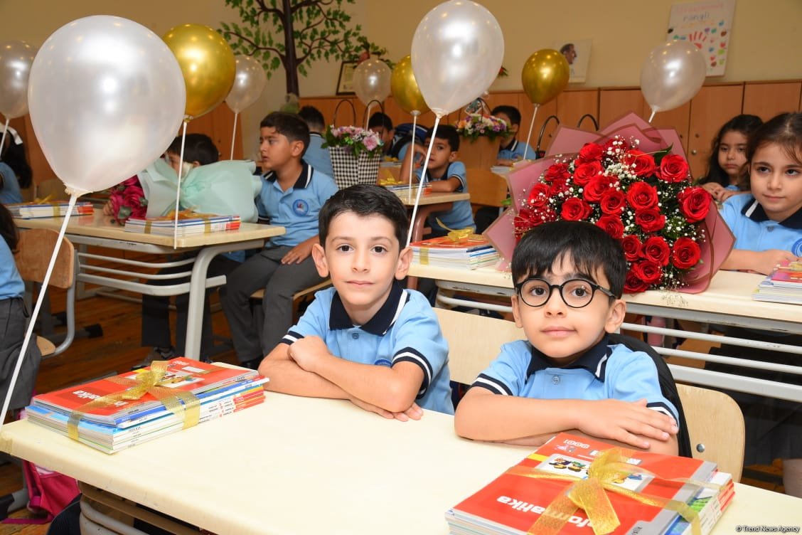 Yeni tədris ilində birincilərin həyəcanı (FOTOREPORTAJ)