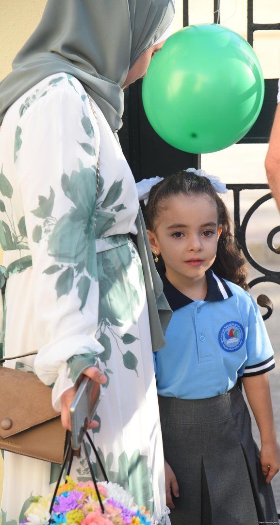 Yeni tədris ilində birincilərin həyəcanı (FOTOREPORTAJ)