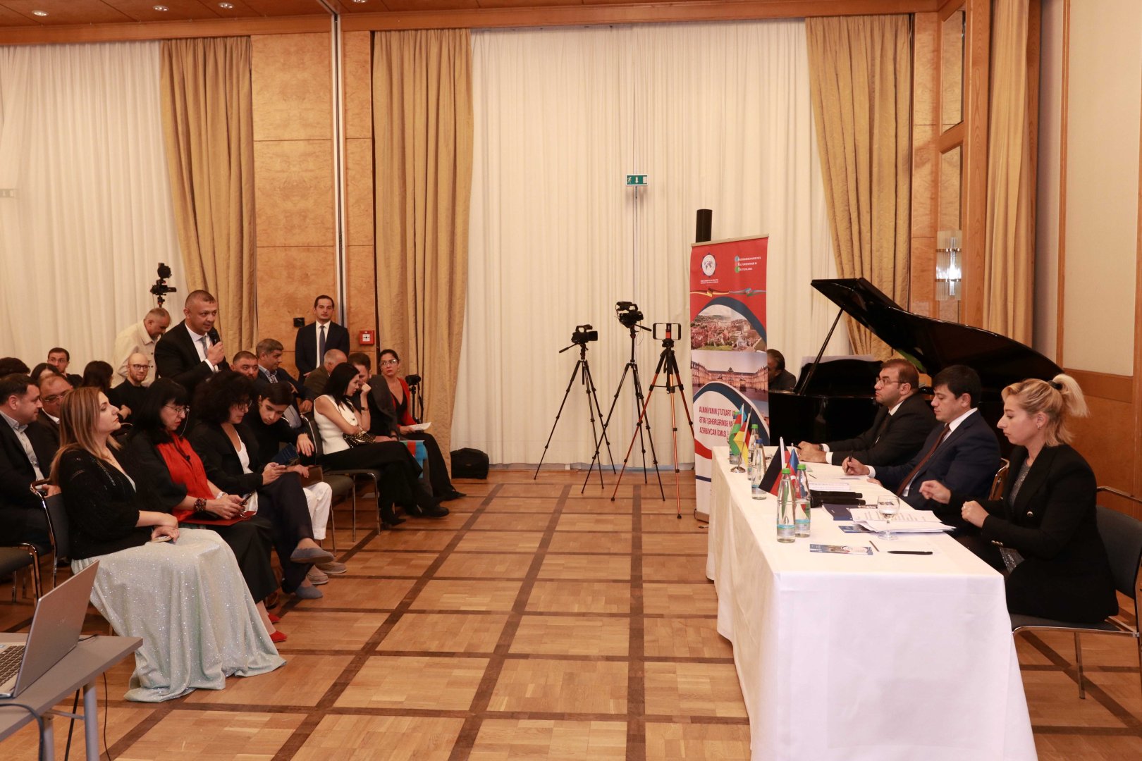 Ştutqartda Azərbaycan icması ilə görüş keçirilib (FOTO)