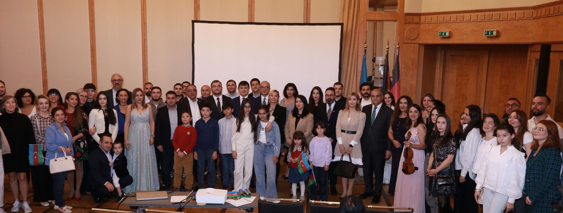 Ştutqartda Azərbaycan icması ilə görüş keçirilib (FOTO)