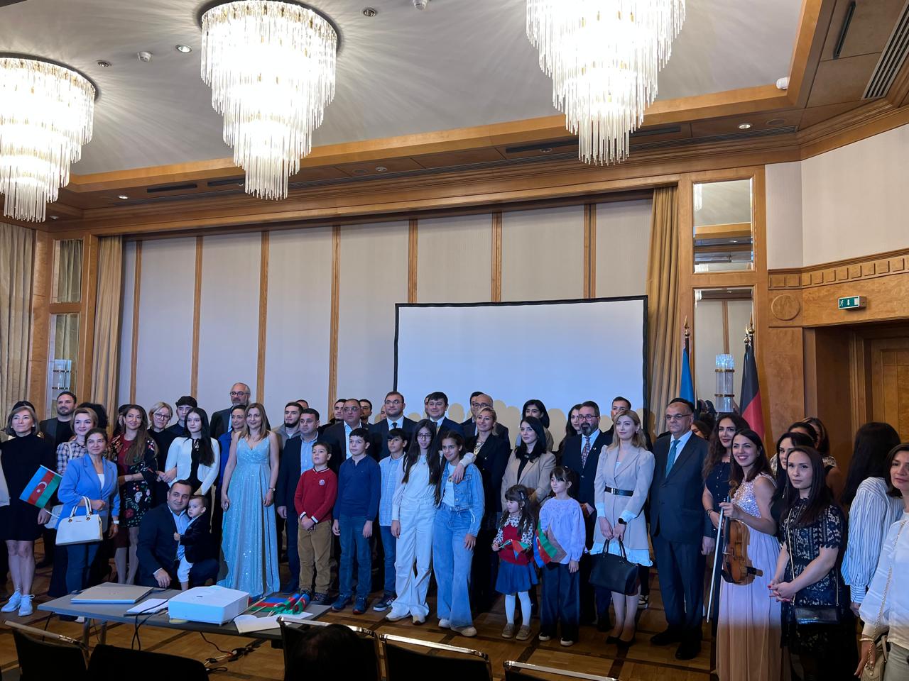 Ştutqartda Azərbaycan icması ilə görüş keçirilib (FOTO)