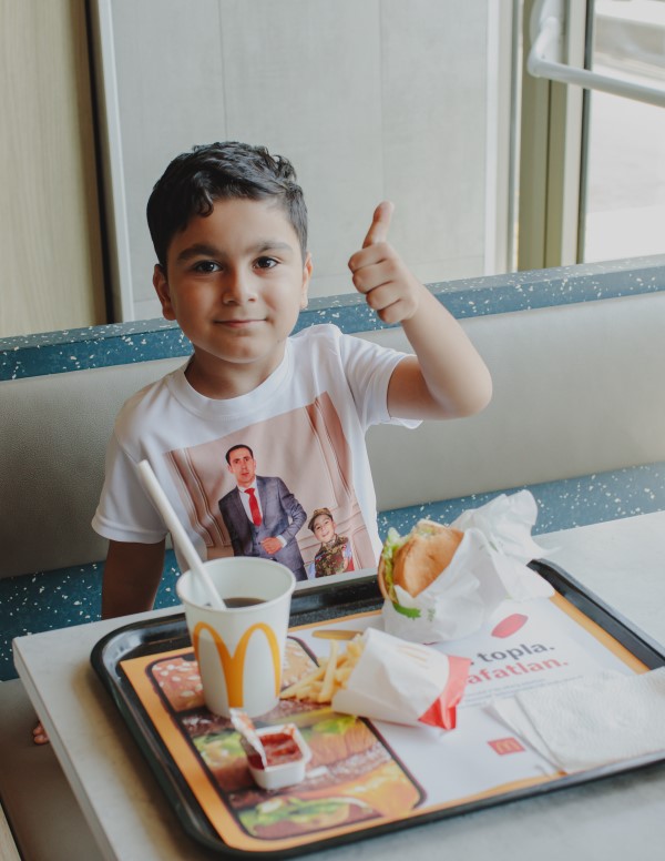 “McDonald’s Azərbaycan” və DSMF bütün ölkə üzrə şəhid ailələrindən olan birinci sinif şagirdlərini məktəb ləvazimatları ilə təmin edib (FOTO)