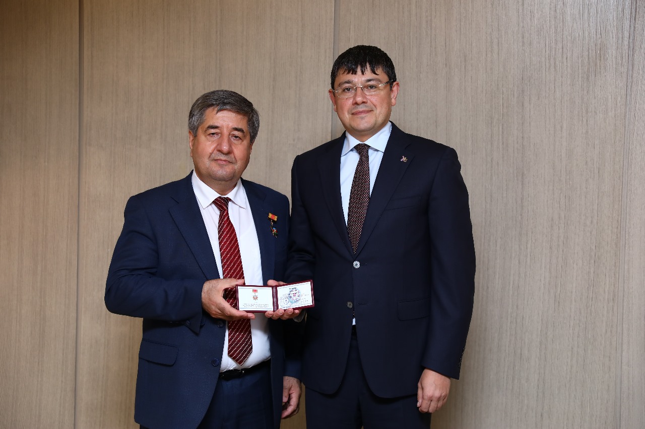 Azərbaycanlı alimlərə medallar təqdim olunub (FOTO)