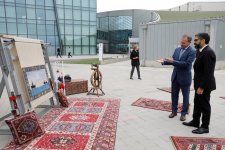 SOCAR ilə “Azərxalça”nın əməkdaşlığı nəticəsində “Əsrin müqaviləsi”nin 30 illiyi münasibətilə hazırlanan xalçaların kəsim mərasimi keçirilib