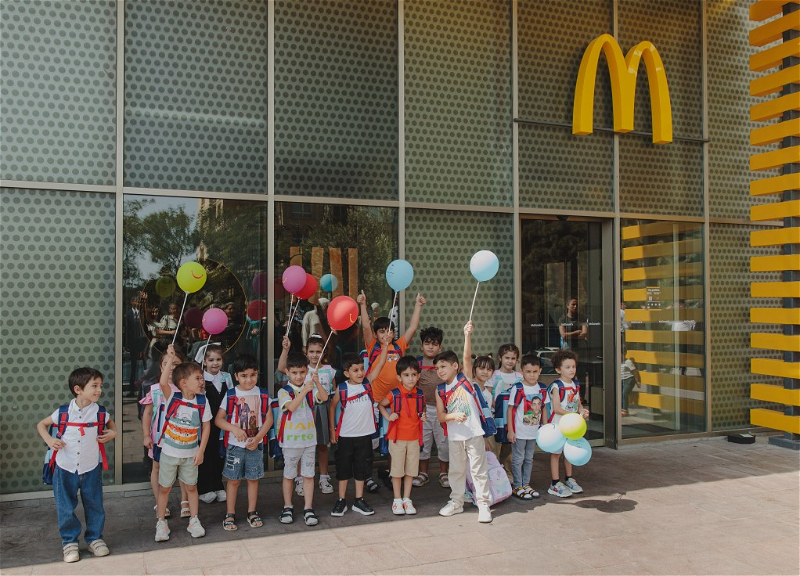 “McDonald’s Azərbaycan” və DSMF bütün ölkə üzrə şəhid ailələrindən olan birinci sinif şagirdlərini məktəb ləvazimatları ilə təmin edib (FOTO)