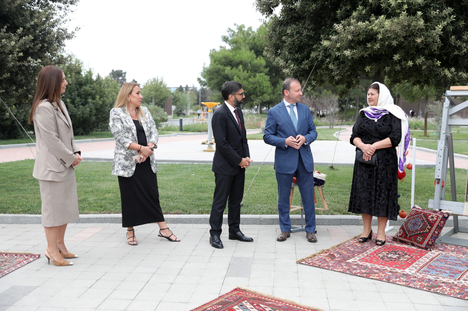 SOCAR ilə “Azərxalça”nın əməkdaşlığı nəticəsində “Əsrin müqaviləsi”nin 30 illiyi münasibətilə hazırlanan xalçaların kəsim mərasimi keçirilib