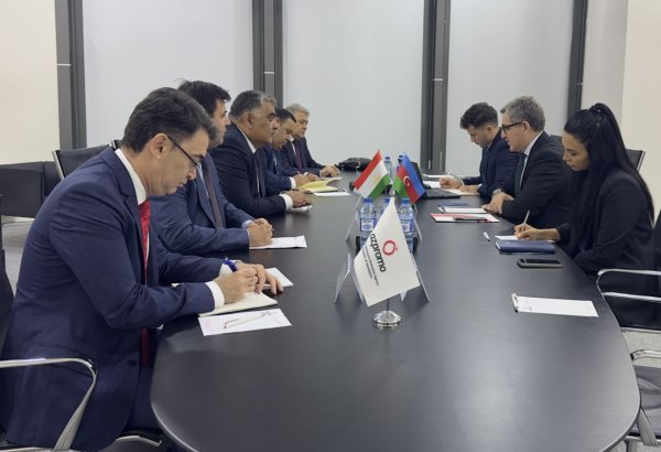 AZPROMO ilə Tacikistan İxrac Agentliyi logistika sahəsindəki təşəbbüsləri müzakirə ediblər
