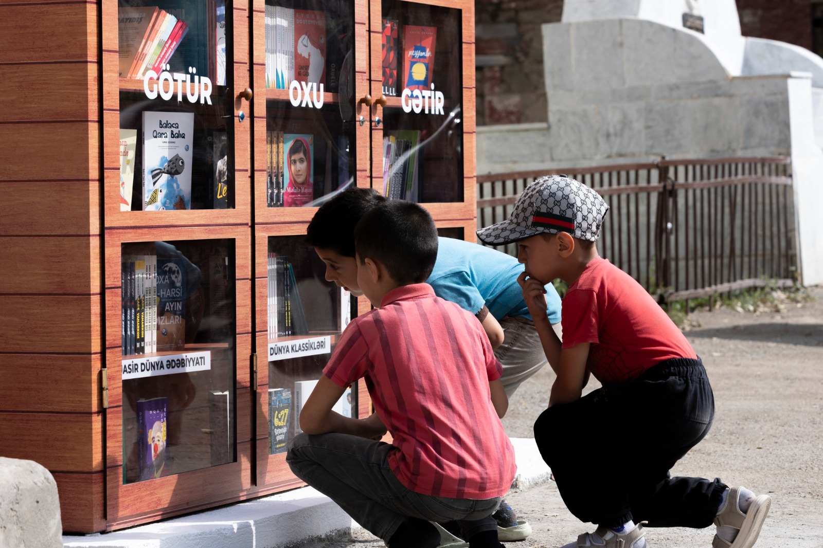 “Kitab köşkü” – “AzerGold” QSC-dən daha bir maarifləndirici layihə (FOTO/VİDEO)