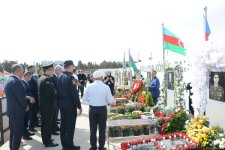 Antiterror əməliyyatlarında şəhid olan hərbi qulluqçuların məzarları ziyarət edilir (FOTO)