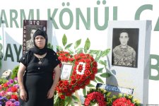 Antiterror əməliyyatlarında şəhid olan hərbi qulluqçuların məzarları ziyarət edilir (FOTO)