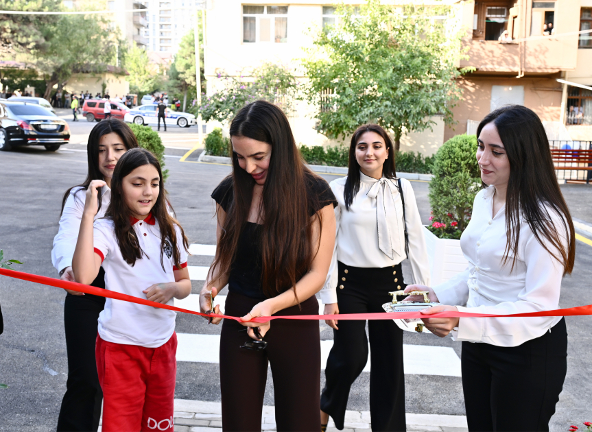 Heydər Əliyev Fondunun vitse-prezidenti Leyla Əliyeva növbəti abad həyətinin sakinlərin istifadəsinə verilməsində iştirak edib (FOTO)