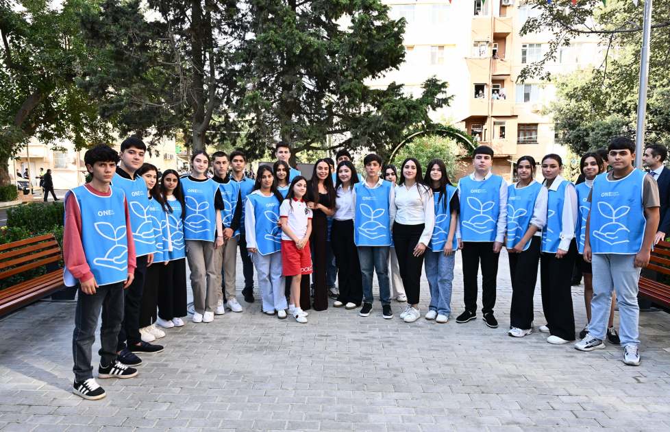 Heydər Əliyev Fondunun vitse-prezidenti Leyla Əliyeva növbəti abad həyətinin sakinlərin istifadəsinə verilməsində iştirak edib (FOTO)