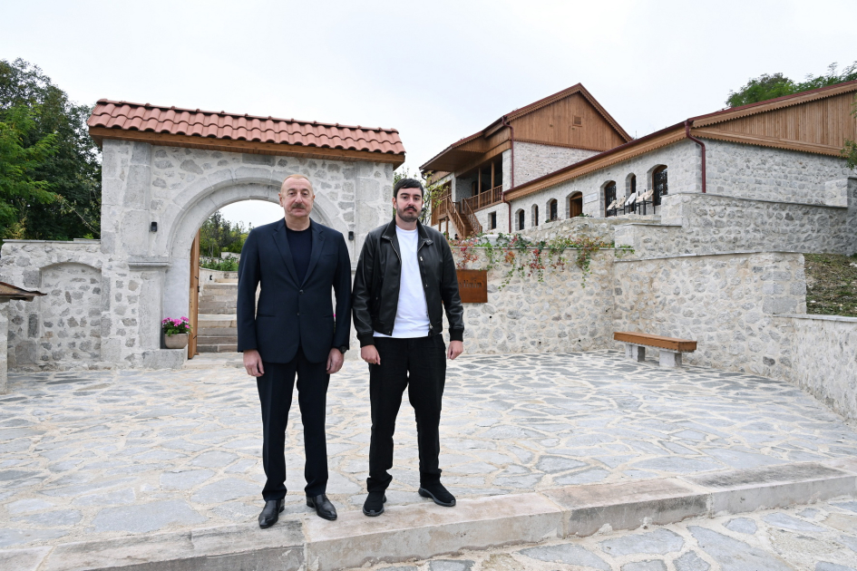 Prezident İlham Əliyev Şuşada Üzeyir Hacıbəylinin ev-muzeyinin bərpadan sonra açılışında iştirak edib (YENİLƏNİB) (FOTO/VİDEO)