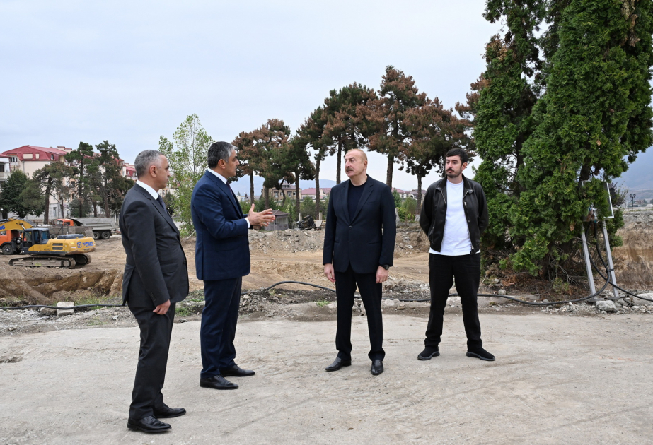 Prezident İlham Əliyev Xankəndi şəhərinin Zəfər meydanında Konqres Mərkəzinin tikintisi ilə tanış olub (YENİLƏINİB) (VİDEO)