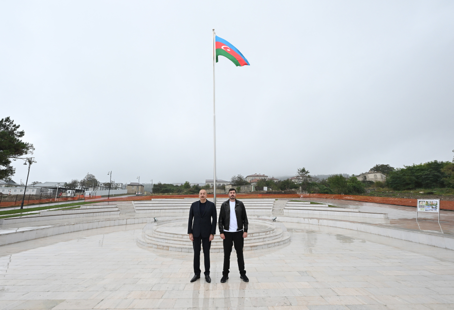 Prezident İlham Əliyev Şuşada Bayraq Meydanının açılışında iştirak edib (YENİLƏNİB) (FOTO/VİDEO)