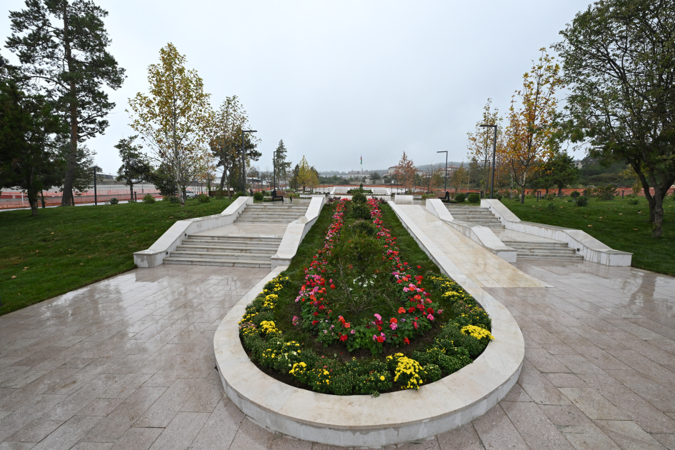 Prezident İlham Əliyev Şuşada Bayraq Meydanının açılışında iştirak edib (YENİLƏNİB) (FOTO/VİDEO)