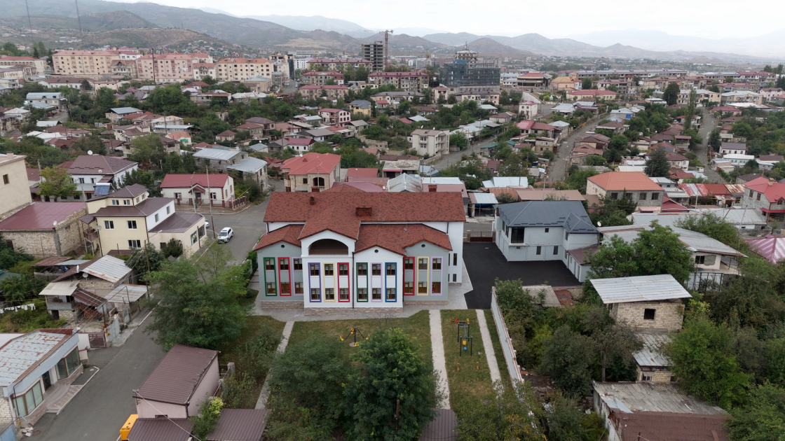 Prezident İlham Əliyev Xankəndidə 1 nömrəli körpələr evi-uşaq bağçasının təmirdən sonra açılışında iştirak edib (YENİLƏNİB) (FOTO/VİDEO)