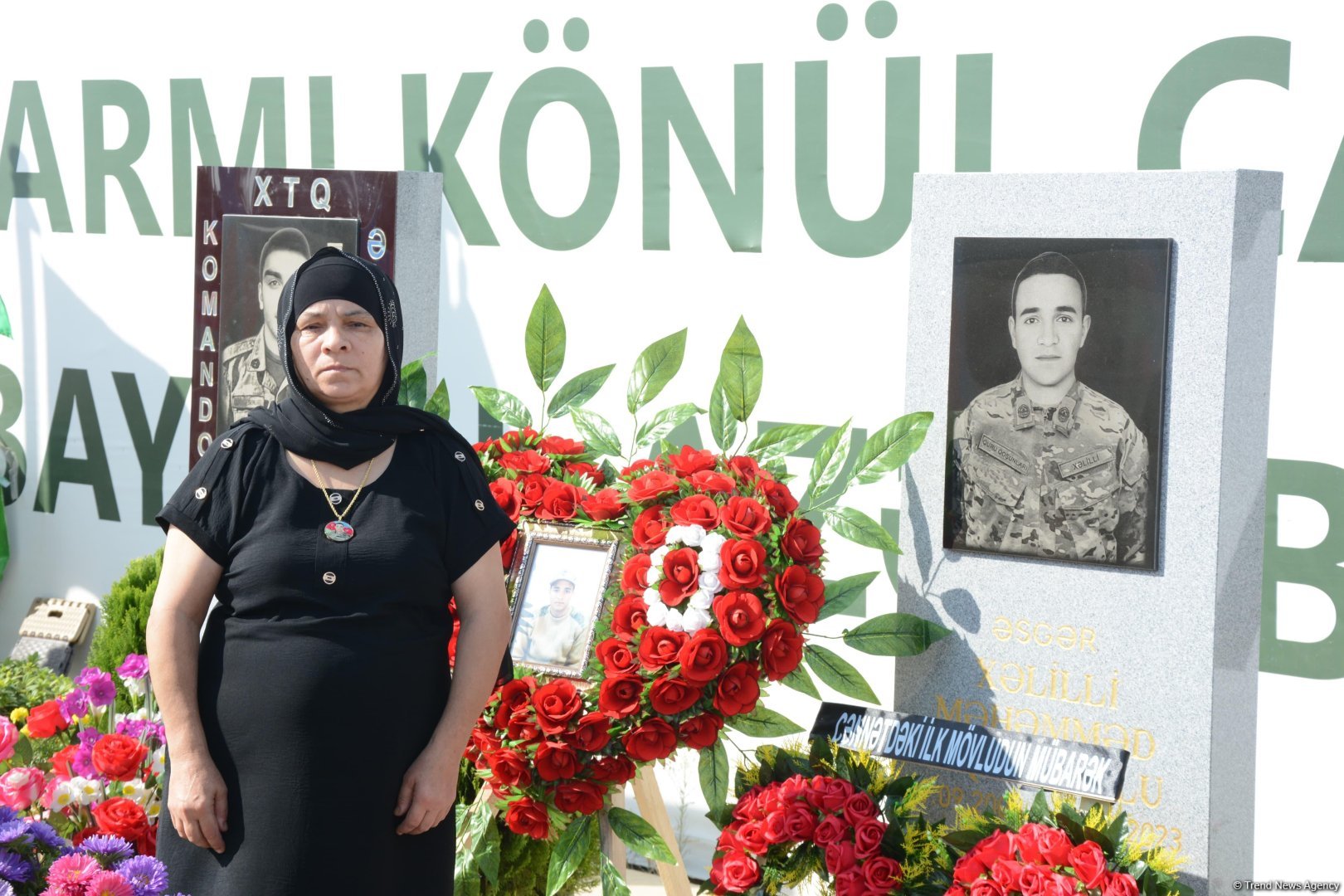 Antiterror əməliyyatlarında şəhid olan hərbi qulluqçuların məzarları ziyarət edilir (FOTO)