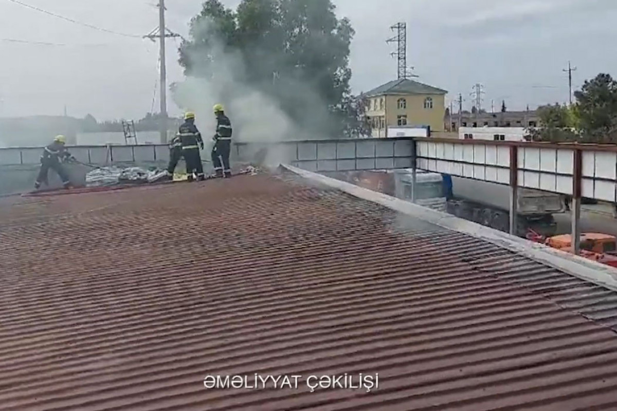 Sabirabadda ticarət mərkəzində yanğın olub (VİDEO)