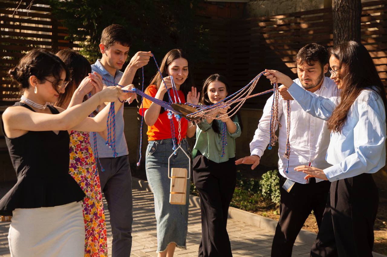 Yelo Bank-ın yay təcrübə proqramı uğurla başa çatdı (FOTO)