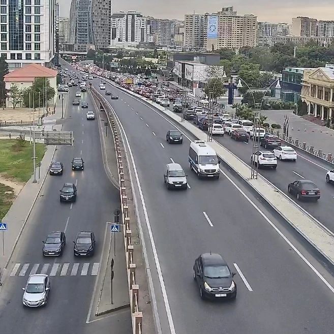 Sürücülərin NƏZƏRİNƏ: bu yollarda tıxac var (FOTO)