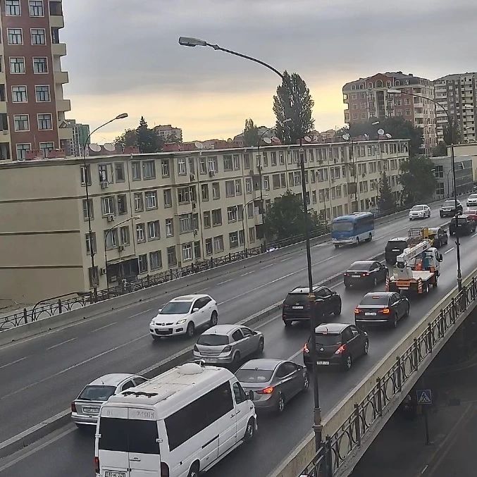 Sürücülərin NƏZƏRİNƏ: bu yollarda tıxac var (FOTO)