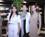 Heydər Əliyev Fondunun vitse-prezidenti Leyla Əliyeva və Bakı Media Mərkəzinin rəhbəri Arzu Əliyeva “A grammar of contemporary Azerbaijani” adlı dərs vəsaitinin təqdimatında iştirak ediblər (FOTO)