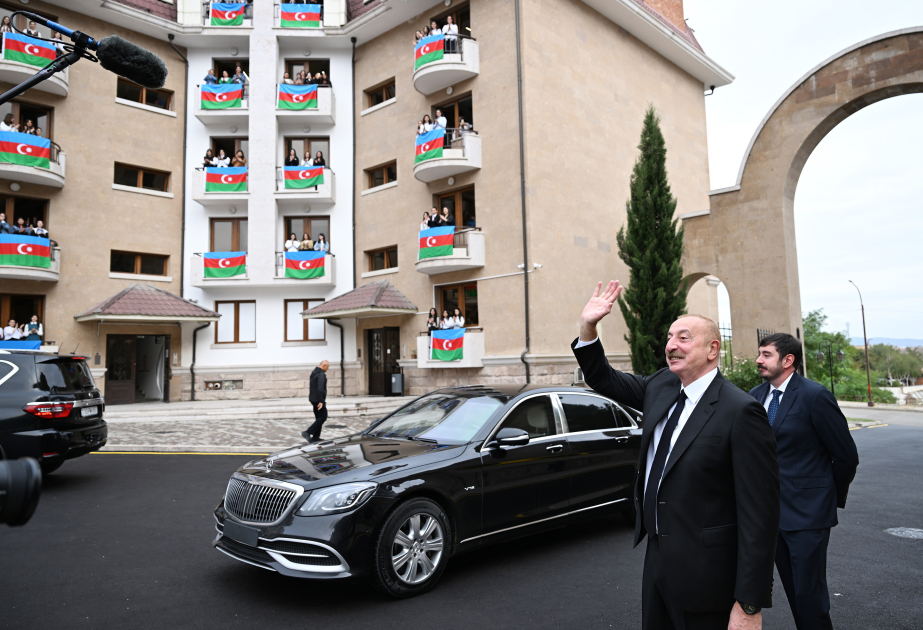 Prezident İlham Əliyev Xankəndidə Qarabağ Universitetinin tələbə yataqxanasının təmirdən sonra açılışında iştirak edib (FOTO) (YENİLƏNİB)