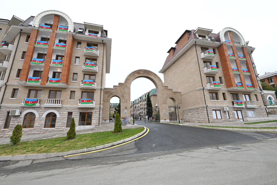 Prezident İlham Əliyev Xankəndidə Qarabağ Universitetinin tələbə yataqxanasının təmirdən sonra açılışında iştirak edib (FOTO) (YENİLƏNİB)