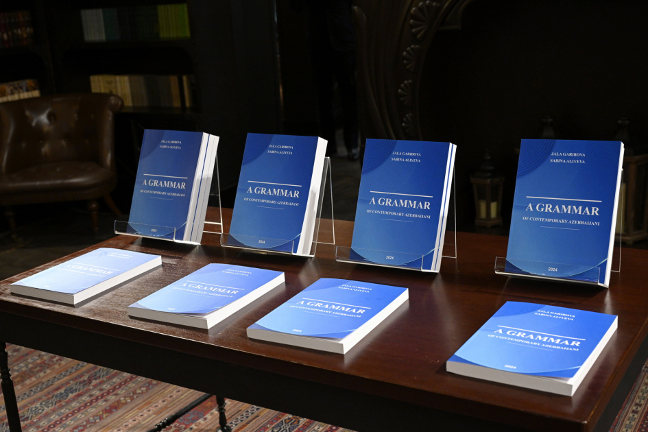 Heydər Əliyev Fondunun vitse-prezidenti Leyla Əliyeva və Bakı Media Mərkəzinin rəhbəri Arzu Əliyeva “A grammar of contemporary Azerbaijani” adlı dərs vəsaitinin təqdimatında iştirak ediblər (FOTO)