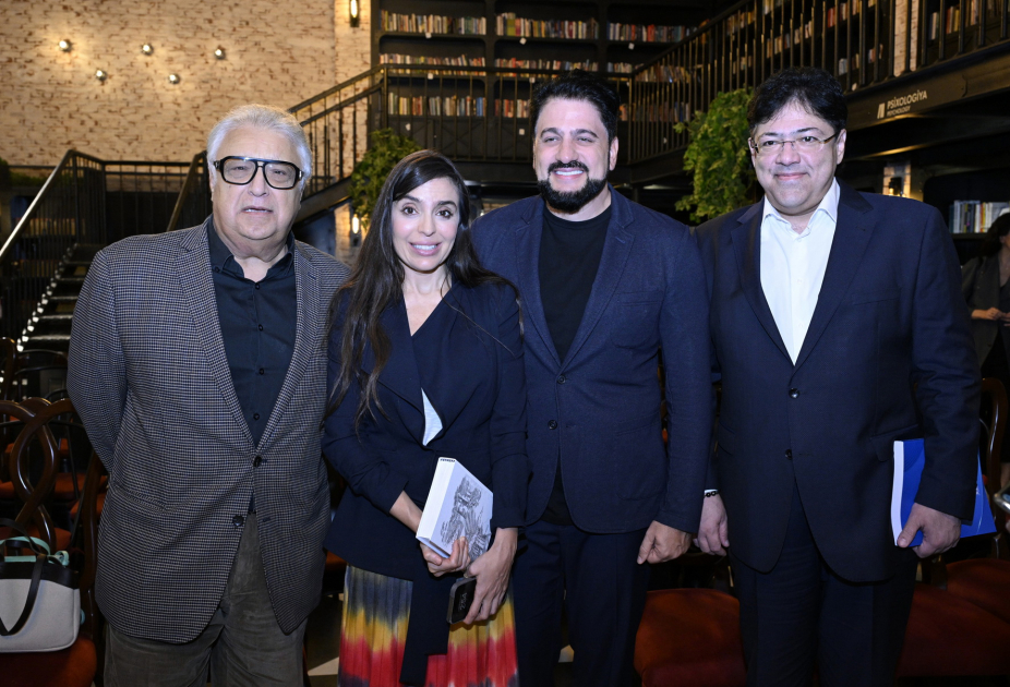 Heydər Əliyev Fondunun vitse-prezidenti Leyla Əliyeva və Bakı Media Mərkəzinin rəhbəri Arzu Əliyeva “A grammar of contemporary Azerbaijani” adlı dərs vəsaitinin təqdimatında iştirak ediblər (FOTO)
