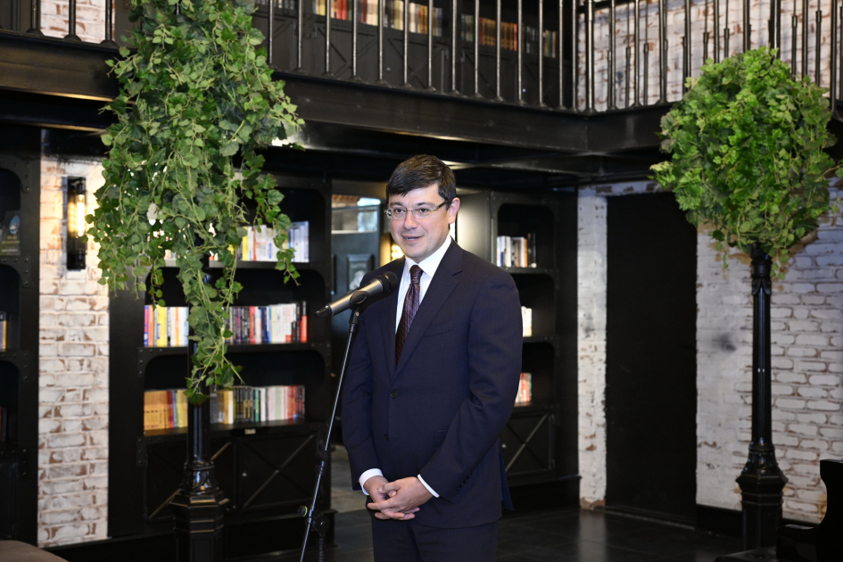 Heydər Əliyev Fondunun vitse-prezidenti Leyla Əliyeva və Bakı Media Mərkəzinin rəhbəri Arzu Əliyeva “A grammar of contemporary Azerbaijani” adlı dərs vəsaitinin təqdimatında iştirak ediblər (FOTO)