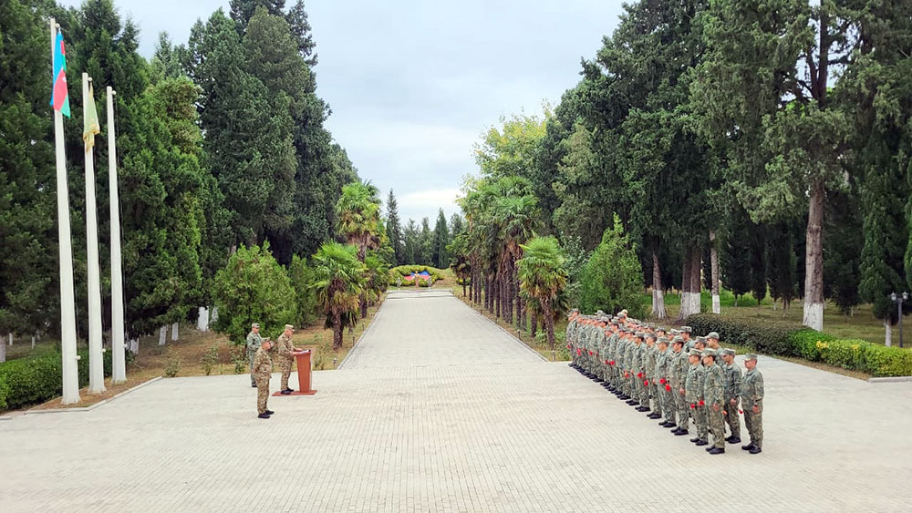 Azərbaycan Ordusunda Dövlət Suverenliyi Günü ilə əlaqədar silsilə tədbirlər keçirilib (FOTO)