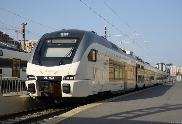 Azərbaycanda dəmir yolu nəqliyyatı ilə sərnişin və yük daşımalarının həcmi açıqlanıb