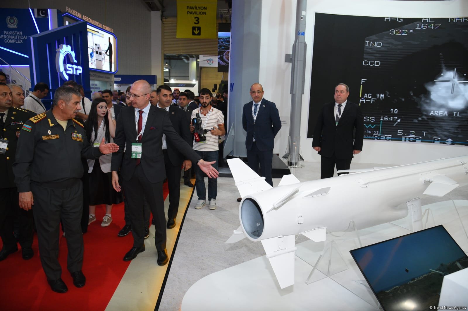 Zakir Həsənov “ADEX-2024” sərgisində müxtəlif ölkələrin məhsulları ilə tanış olub (FOTO)