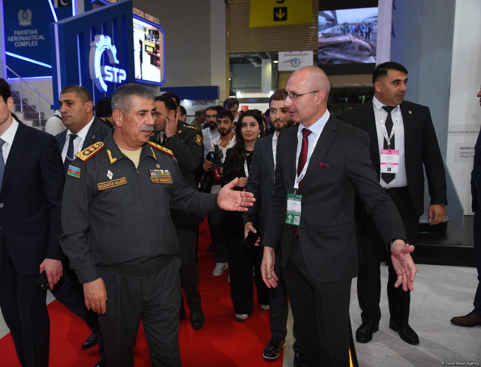 Zakir Həsənov “ADEX-2024” sərgisində müxtəlif ölkələrin məhsulları ilə tanış olub (FOTO)