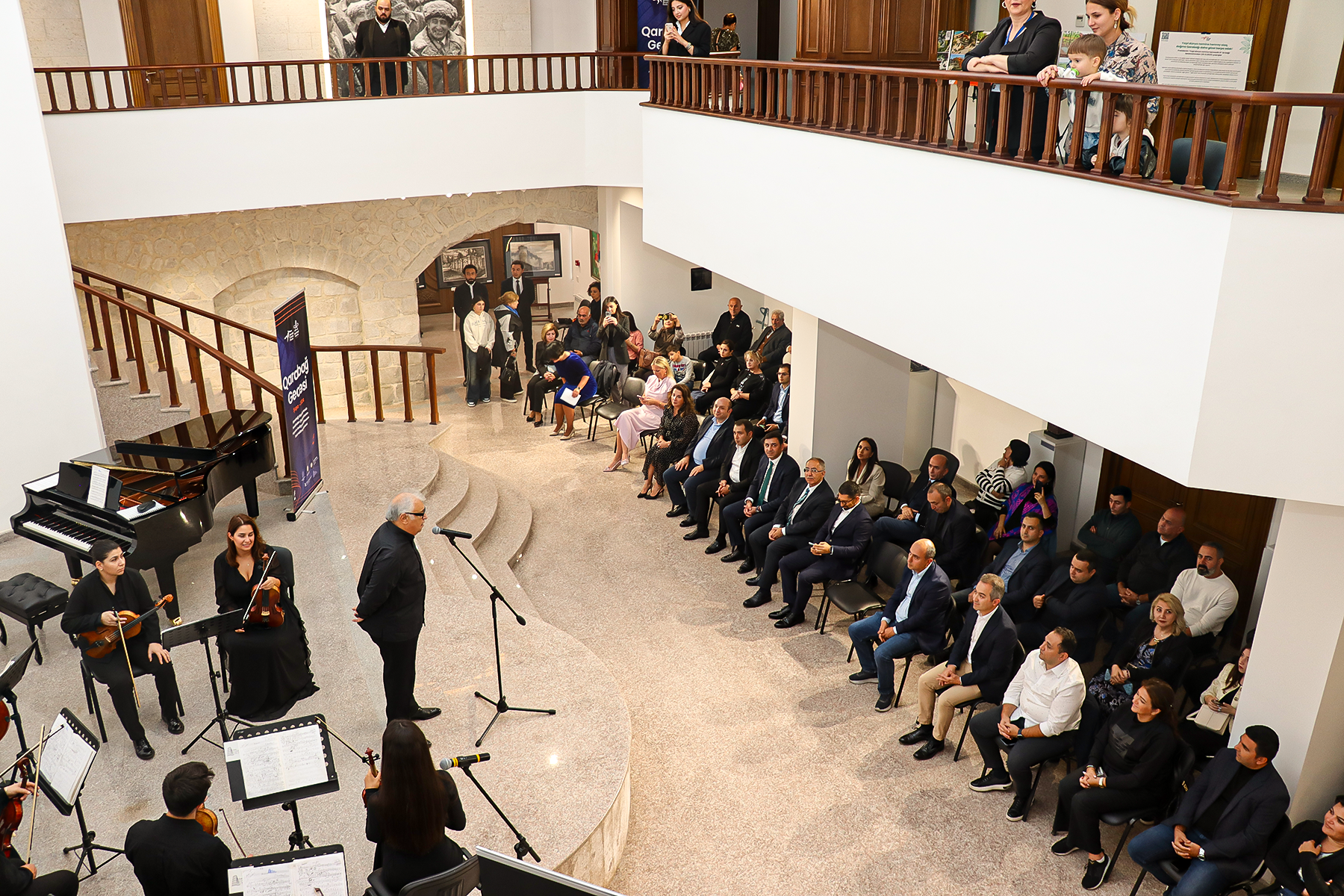 QDF Şuşa şəhərinə konsert royalının hədiyyə edilməsi ilə bağlı “Qarabağ gecəsi” konsertini keçirib (FOTO)