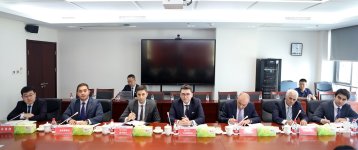 Çin şirkətləri ilə bərpa olunan enerji sahəsində əməkdaşlıq müzakirə edilib (FOTO)